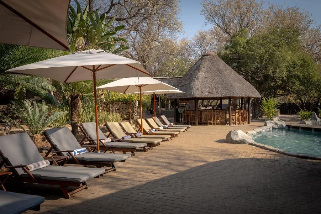 Shiduli Safari Lodge 泳池與庭園設施